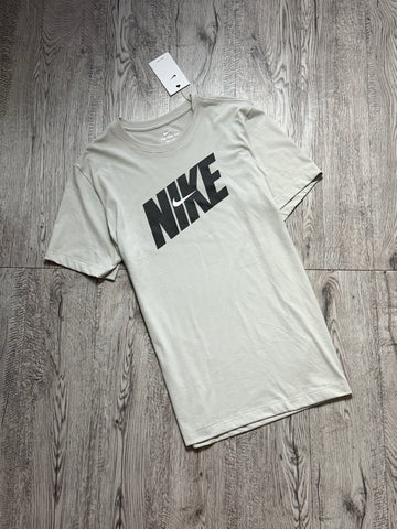 Camiseta Nike Vertical