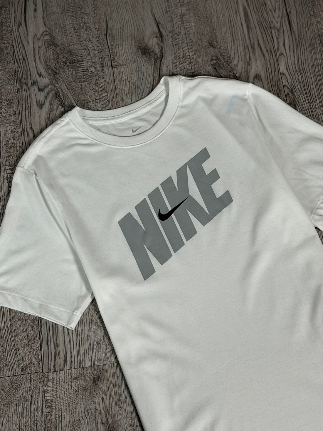 Camiseta Nike Vertical