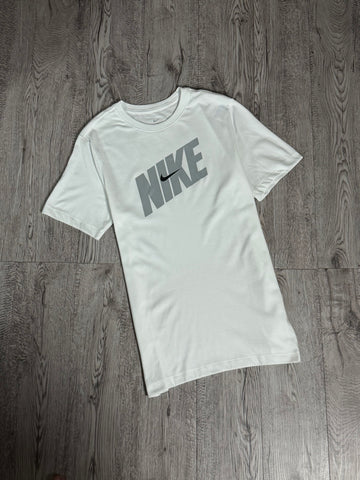 Camiseta Nike Vertical