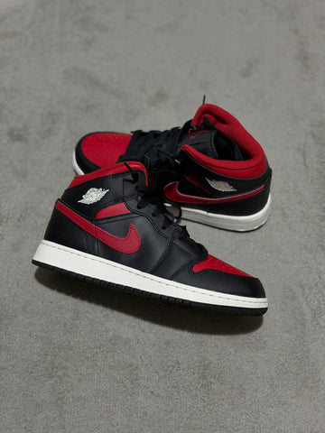 Tênis Jordan 1 Mid