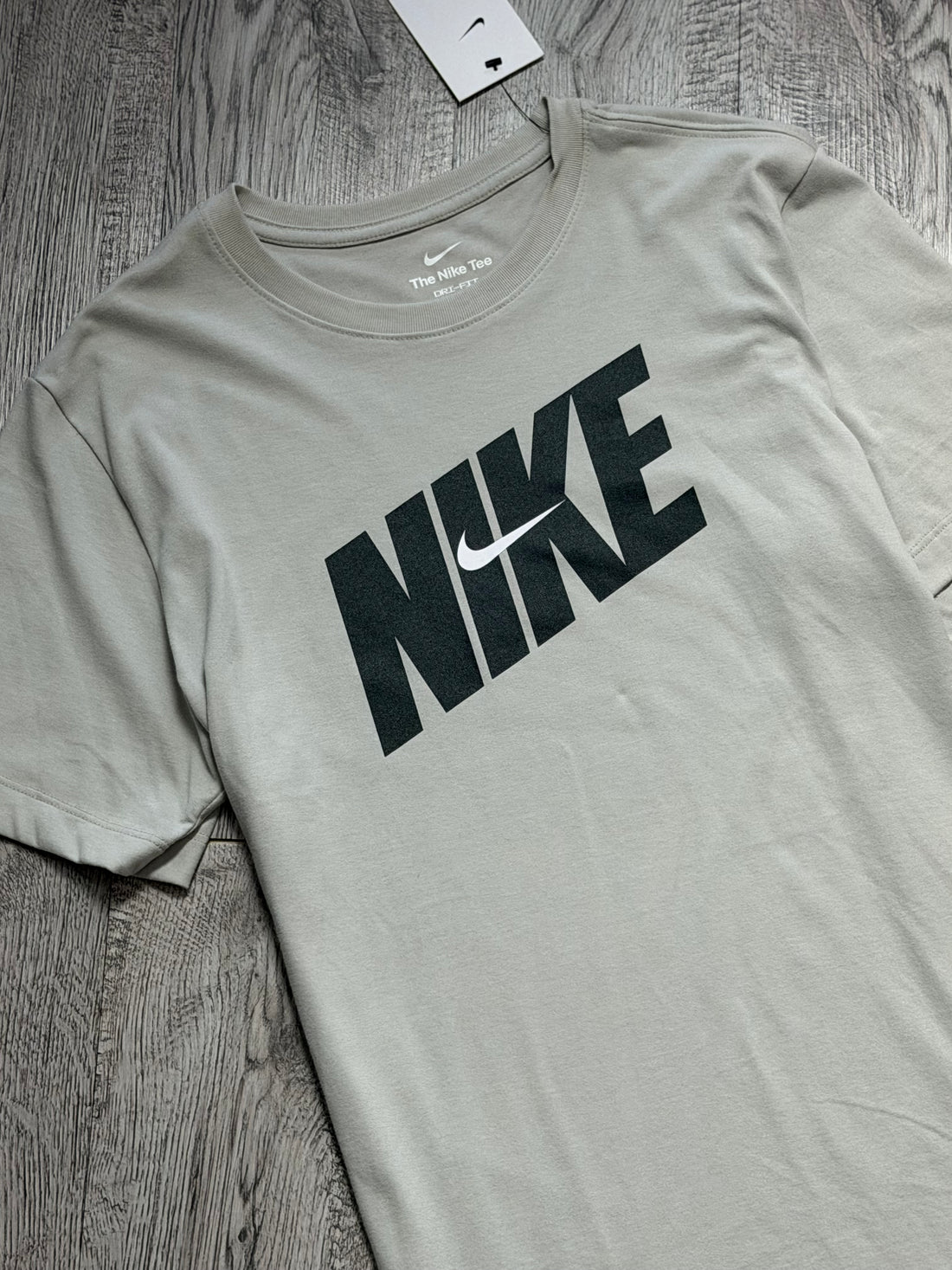 Camiseta Nike Vertical